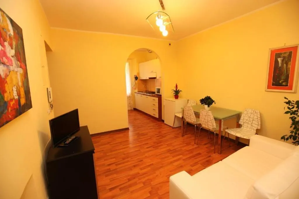 Roma Family Apartment 0*,